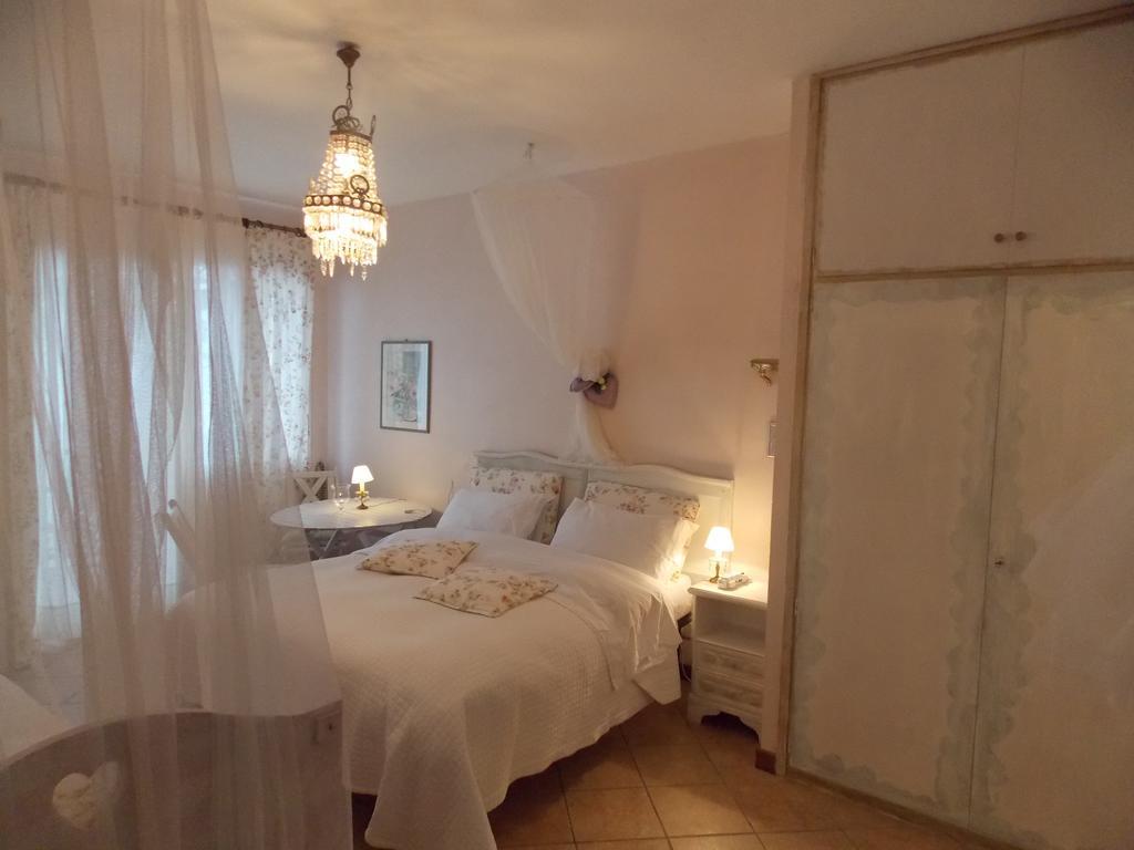 B&B Le Camelie del Bosco Baiardo Habitación foto