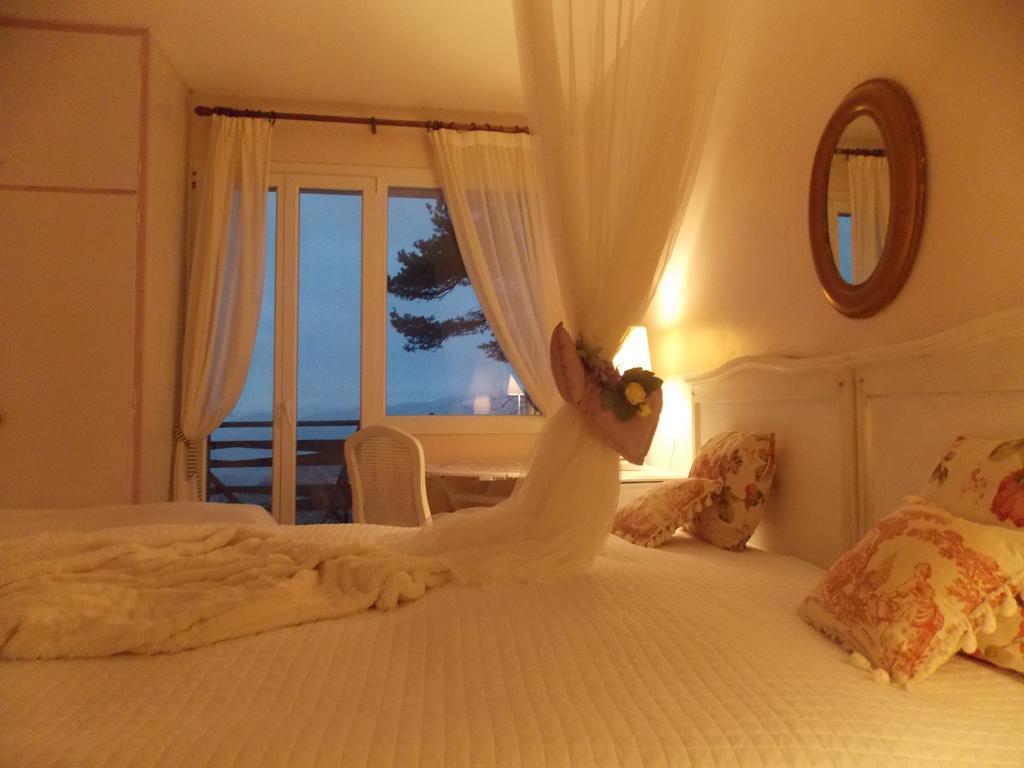 B&B Le Camelie del Bosco Baiardo Habitación foto
